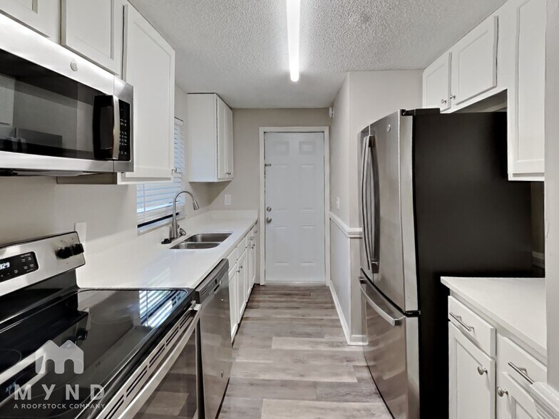 Building Photo - 10983 Witchaven St