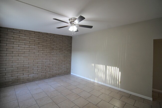 Front bedroom 1 - 1110 E Broadmor Dr