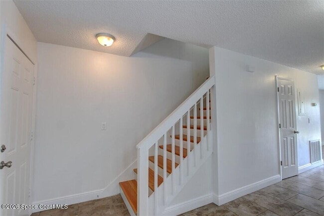 Building Photo - 283 E Towne Pl
