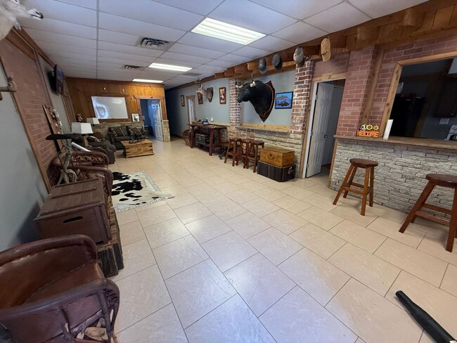 Building Photo - Affordable, Unique 3 bedroom