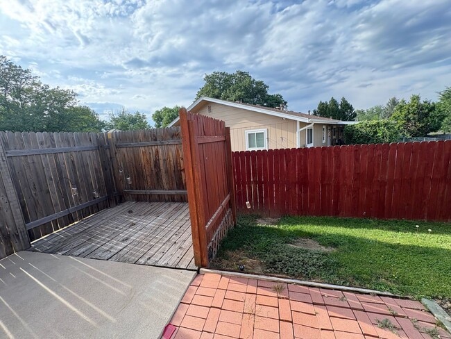 Building Photo - 3 Bed 2.5 Bath Home with 2 Car Detached Ga...