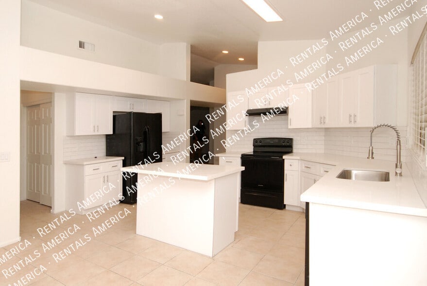 Building Photo - 6769 W Tonto Dr