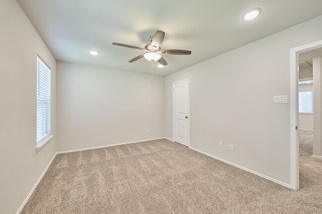 Building Photo - 901 Chickasaw Dr