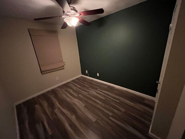 Building Photo - Darling 2+2 Condo W/Views + Amenities in g...