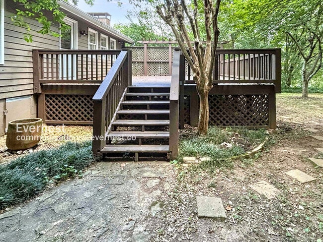 Building Photo - 289 Meadowbrook Dr NE