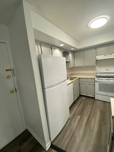 Building Photo - 2216 Harbor View Dr