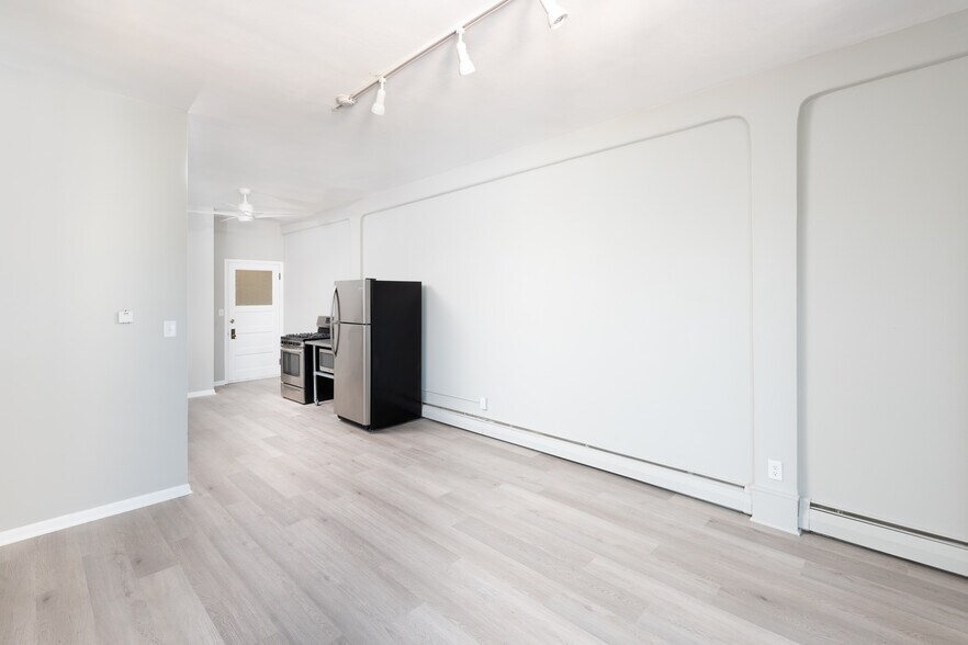 Building Photo - 2266 S Kinnickinnic Ave