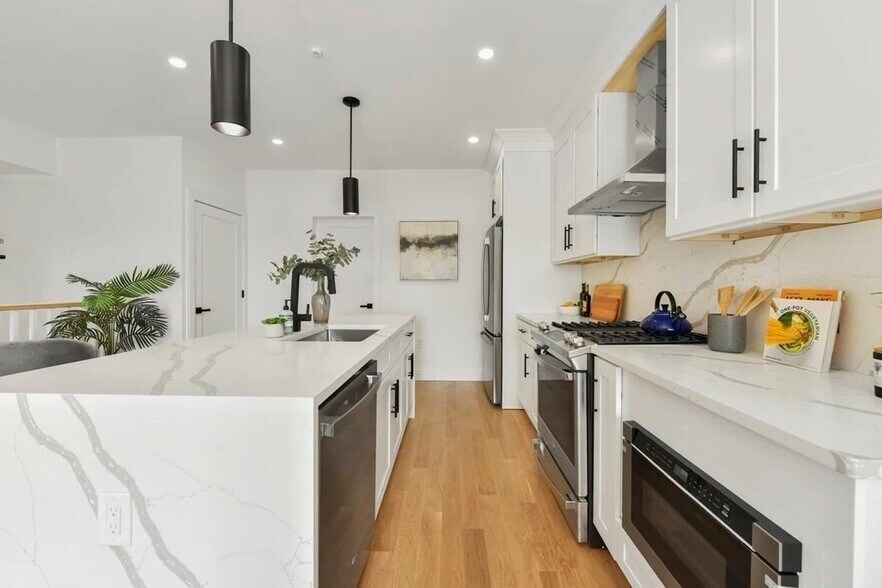 Building Photo - 142 Chelsea St