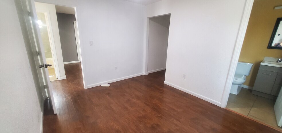 Building Photo - 629 Lee Dr