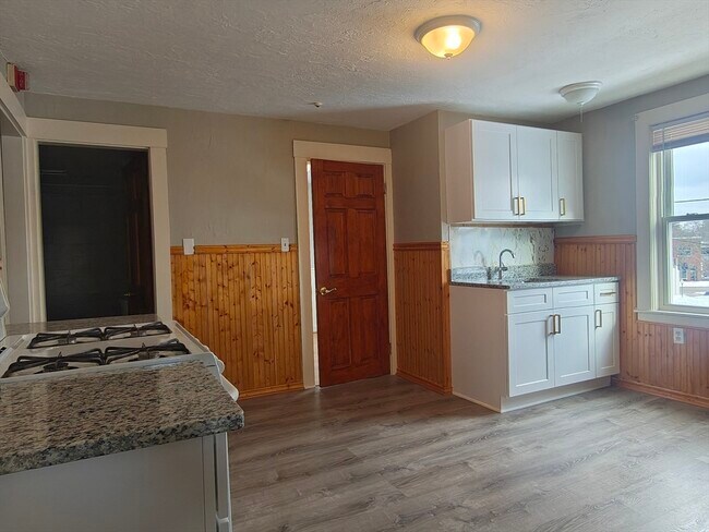 Building Photo - 7 Congress St