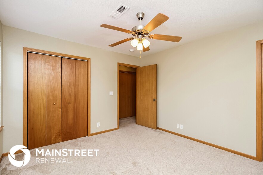 Building Photo - 211 Golfview Dr