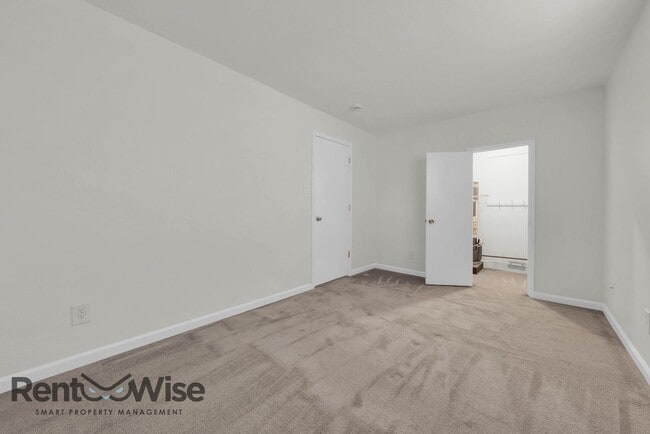 Building Photo - 2406 Kehoe Ave