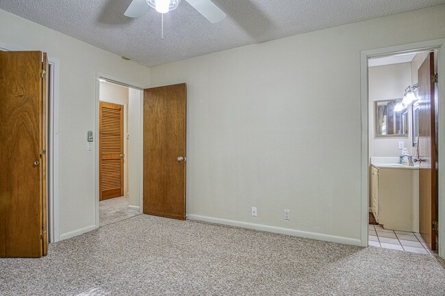 Building Photo - Central Hot Springs Village/Home/Unfurnished