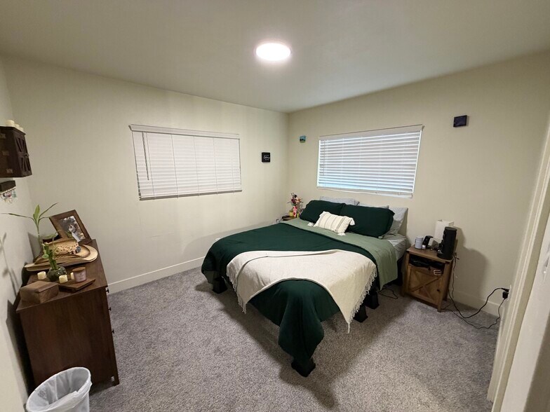 Building Photo - 201 S 400 E