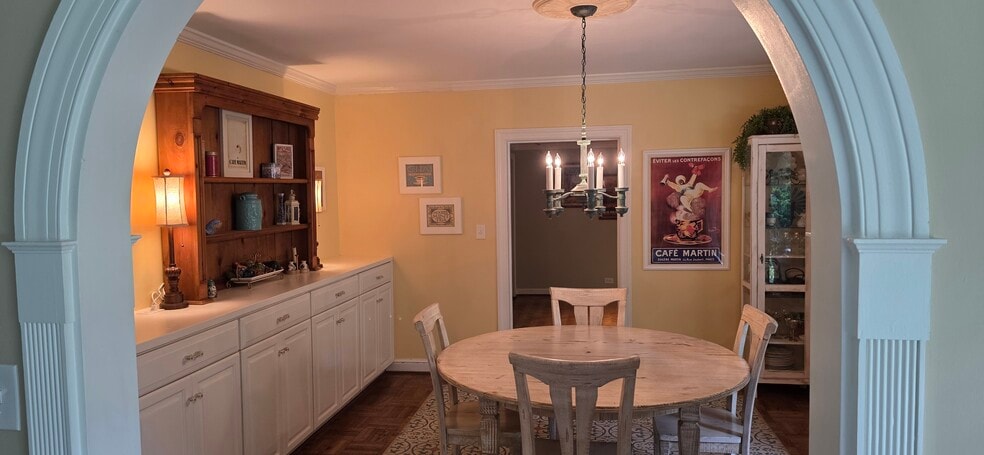 Building Photo - 10526 Sweetbriar Pky