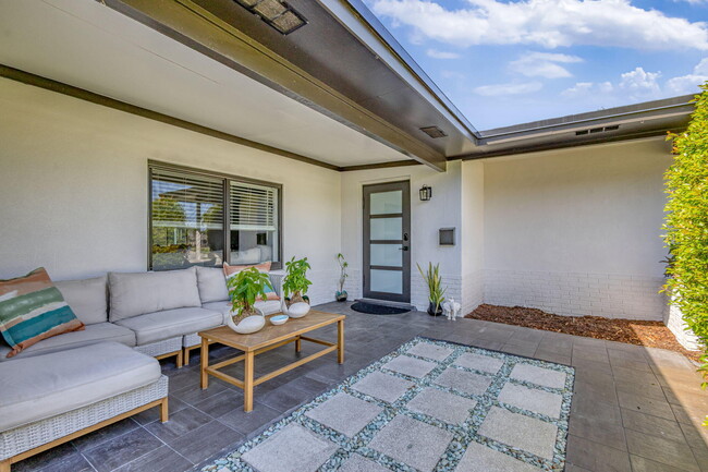 Building Photo - 932 Evergreen Dr