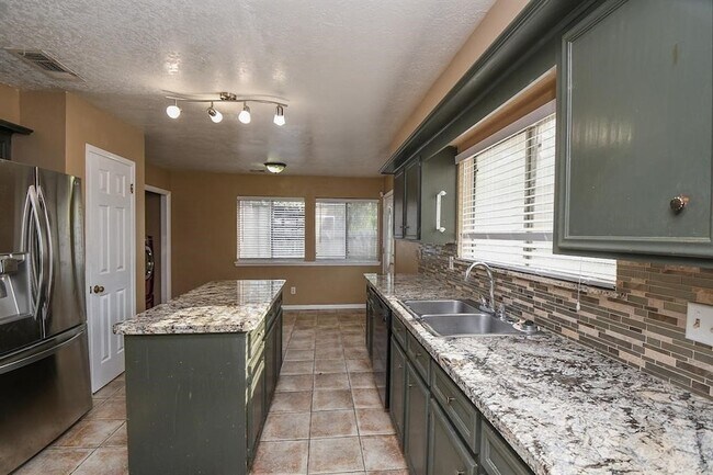 Building Photo - 7411 Betanna Dr