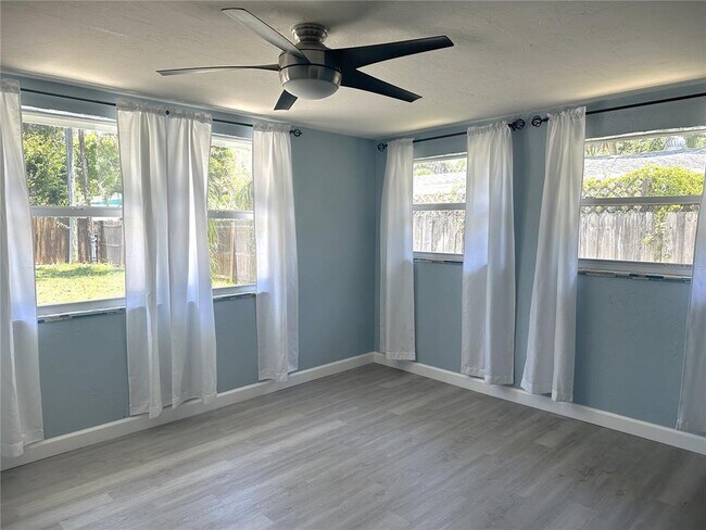 Building Photo - 2275 Hawthorne St