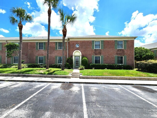 Primary Photo - Charming Studio Condo Unit; Private Fenced...