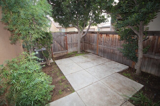 Building Photo - 3856 Heritage Ave