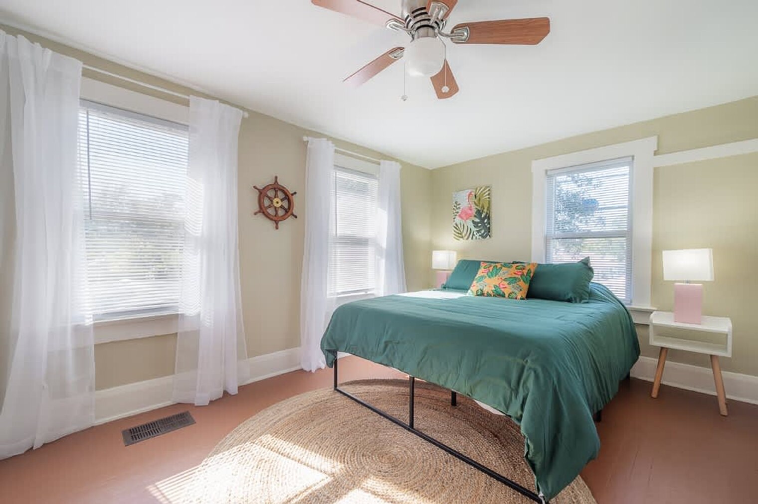 Building Photo - 5706 N Suwanee Ave