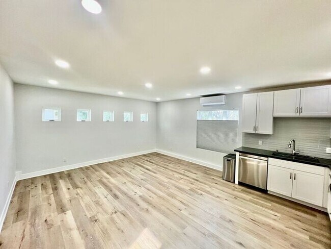 Building Photo - Newly build ADU 2-bedroom with a private yard in Pacific Beach!