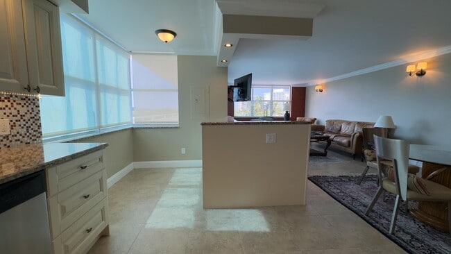 Building Photo - 5200 N Ocean Blvd