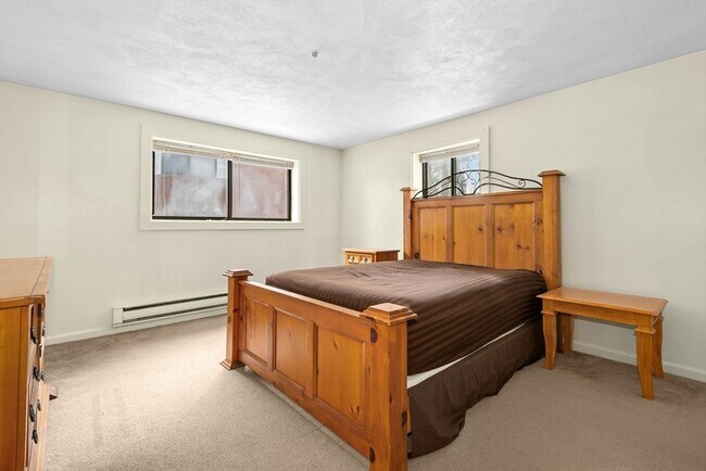 Building Photo - 318 Codman Hill Rd