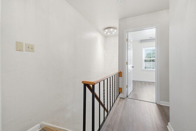 Building Photo - 600 Breeds Hill Rd