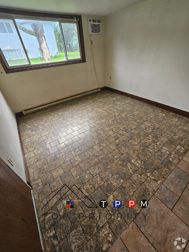 Building Photo - 2 Bedroom | 1 Bathroom Unit in Ryan Availa...