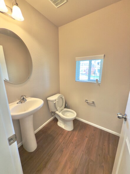 Building Photo - 3453 Juno St NE