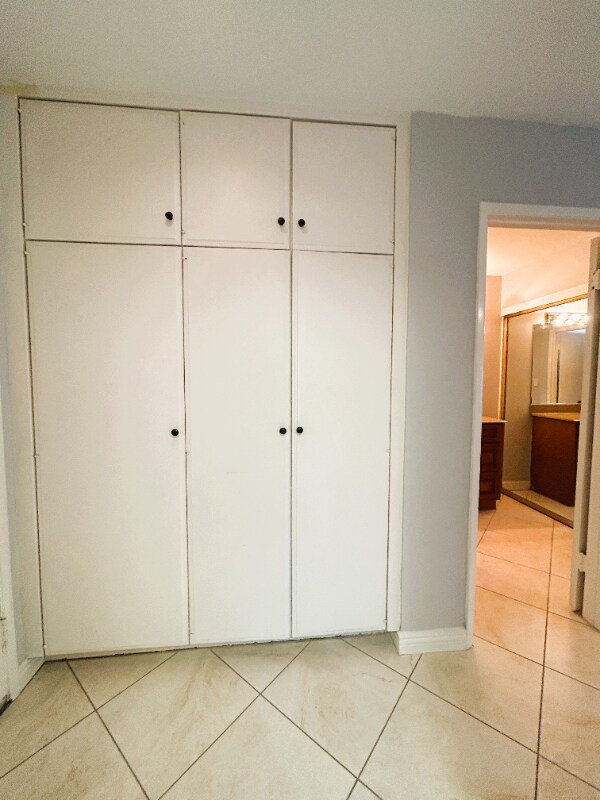 Building Photo - 1040 W MacArthur Blvd