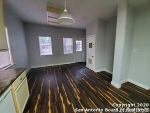 Building Photo - 1609 W Magnolia Ave