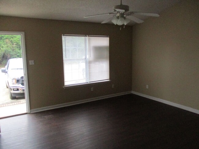 Building Photo - 2517 Cardinal St