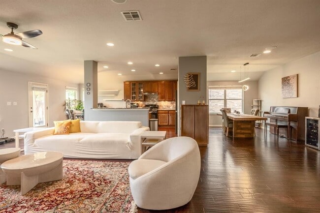 Building Photo - 1301 Rimstone Dr