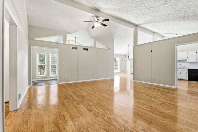 Building Photo - Spacious 3BR Home on Large Lot with Detached Garage in Fayette County