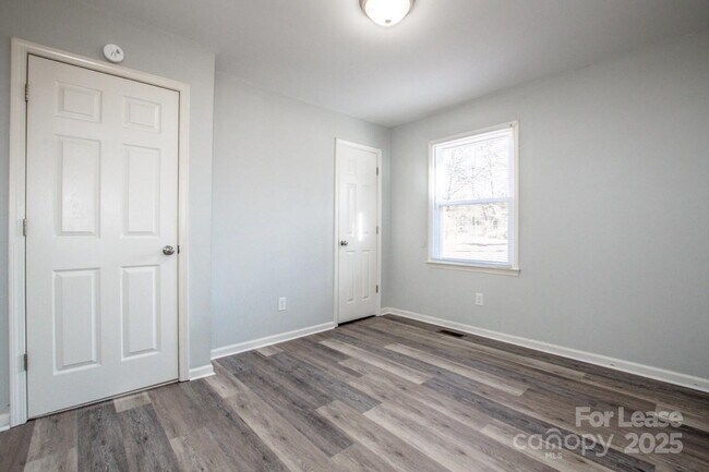 Building Photo - 1159 Camp Creek Rd