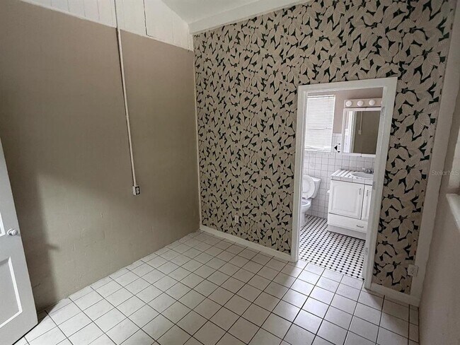 Building Photo - 1931 Staunton Ave