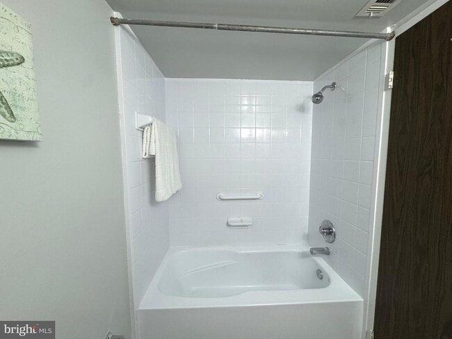 Building Photo - 6924 Hanover Pkwy