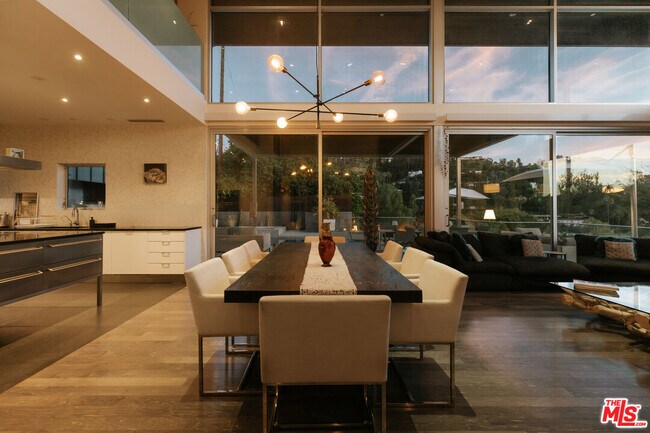 Building Photo - 2651 Nichols Canyon Rd