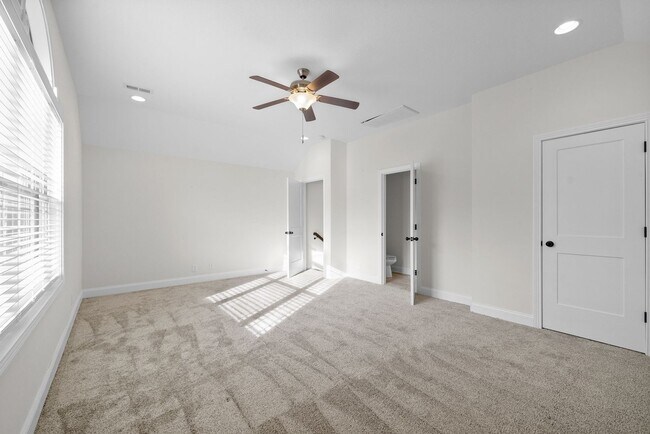 Building Photo - 3 Bed 2/2 Bath home nestled on an Acre of ...