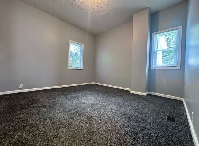 Building Photo - Live Where Charm Meets Convenience – 2BR in Farrington’s Grove