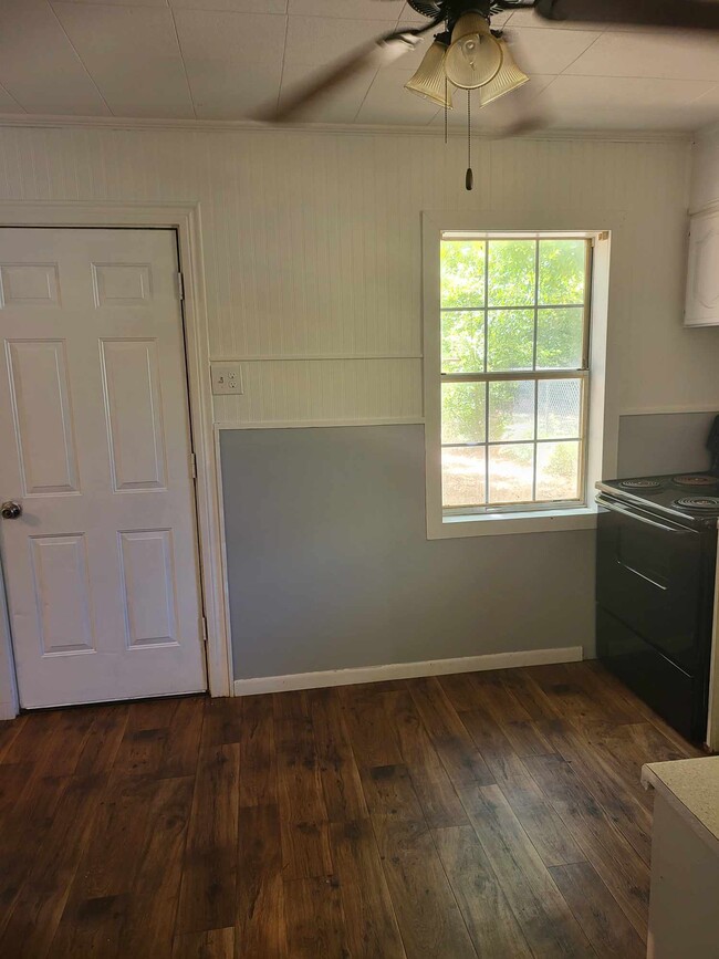 Building Photo - 943 S Micheaux St