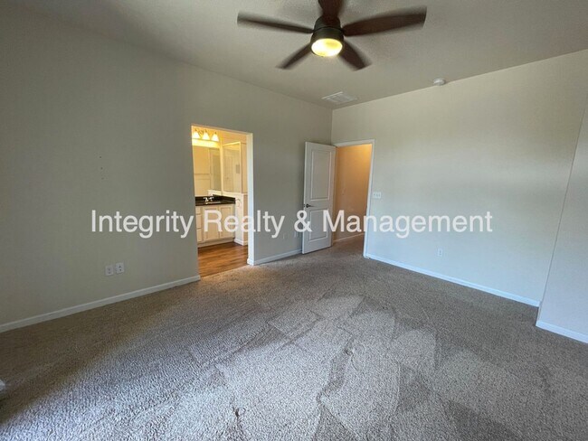 Building Photo - 598 E Dry Creek Pl