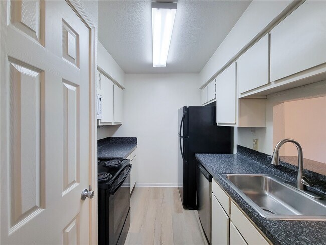 Building Photo - 5711 Sugar Hill Dr