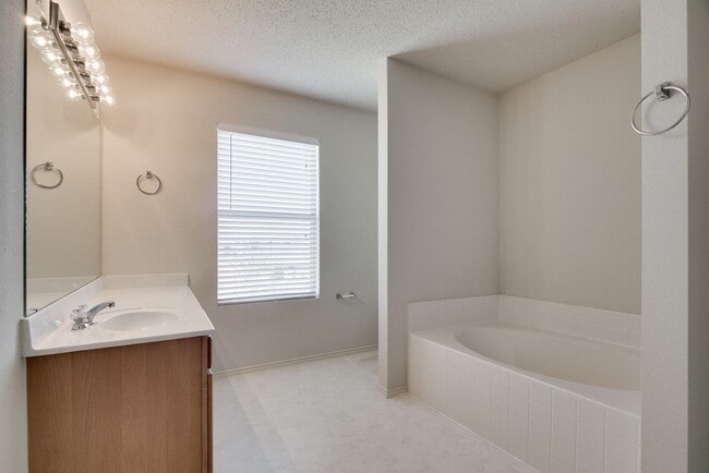 Building Photo - 8211 Leaning Oak Ct