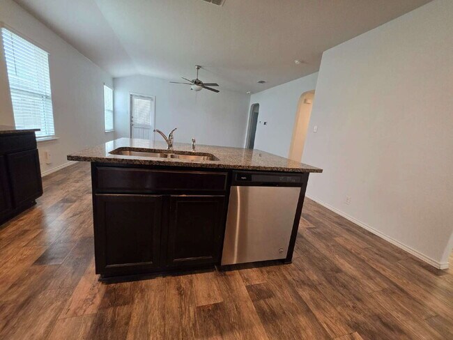 Building Photo - Ready Now – Freshly Painted & Move-In Ready!
