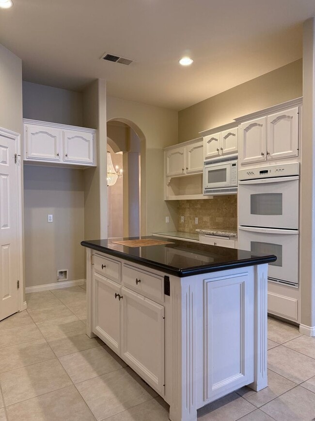 Building Photo - Beautiful 4-Bedroom Home with Office and S...