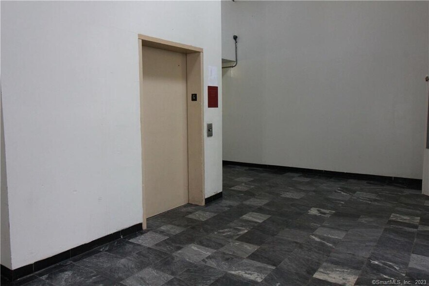 Elevator/Lobby - 183 Livingston Pl