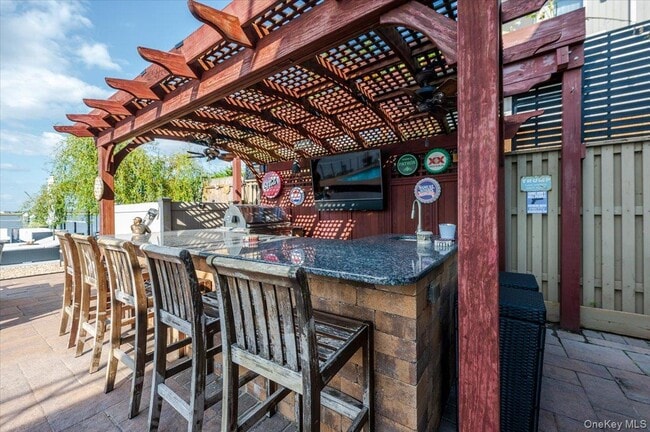 Building Photo - 94 Heron St